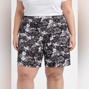 Isaac Mizrahi Black and Gray Floral Camo Athletic Shorts